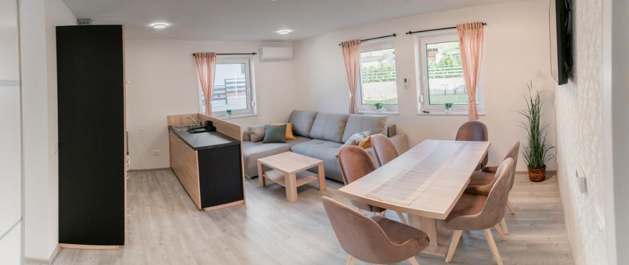 Prima Countryside Apartments Zirovnica Buitenkant foto